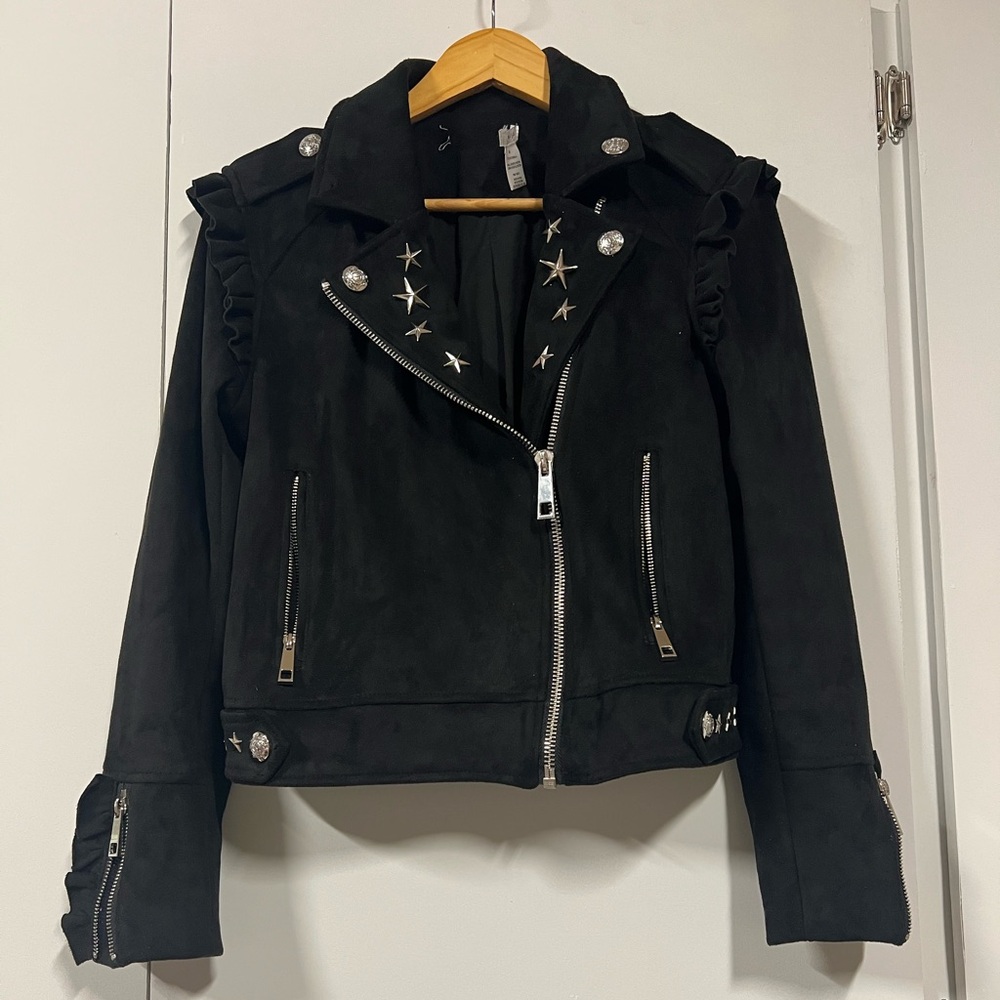 Edgy Black Star-Studded Leather Jacket - Picture 2 of 8